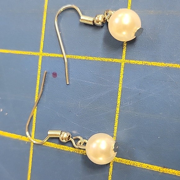 Pearl Faux Silver Tone Earrings - Picture 1 of 2